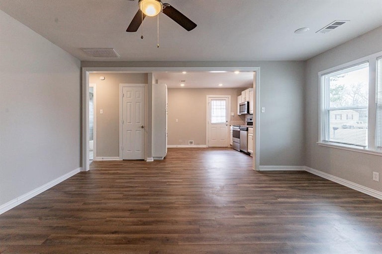Photo 10 of 20 - 1417 Wynn Ter, Arlington, TX 76010