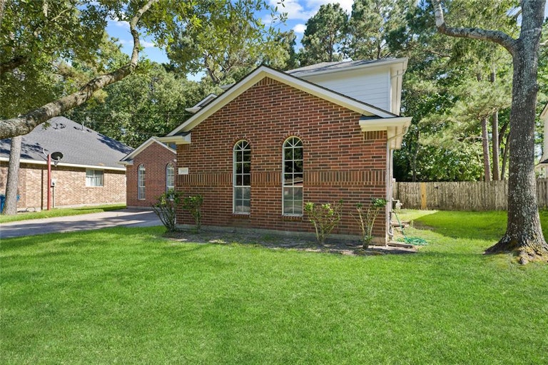 Photo 4 of 26 - 18115 Polo Meadow Dr, Humble, TX 77346