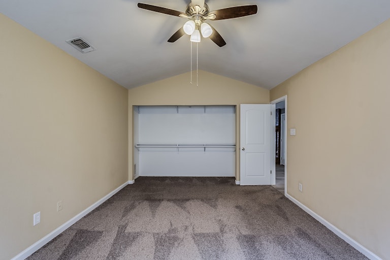 Photo 7 of 13 - 9562 Cloverdale, San Antonio, TX 78250