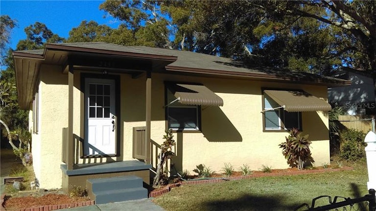 Photo 1 of 16 - 2435 10th St S, Saint Petersburg, FL 33705