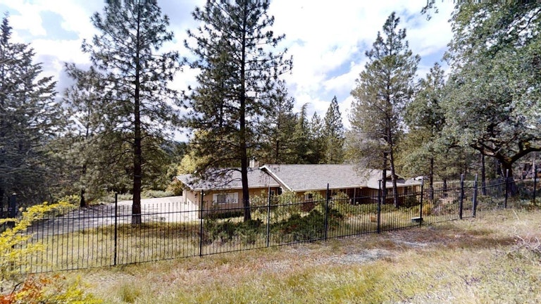 Photo 19 of 35 - 1050 Woodridge Rd, Placerville, CA 95667
