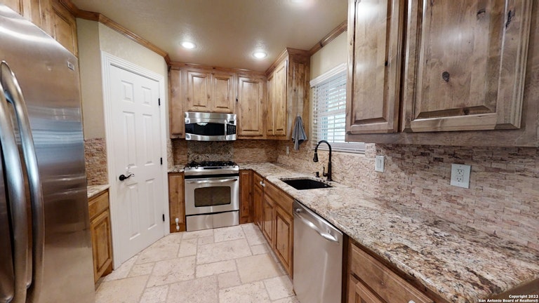 Photo 5 of 32 - 12227 Ridge Spur, San Antonio, TX 78247