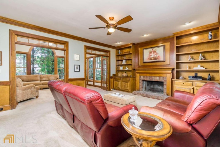 Photo 8 of 35 - 4502 Woodhall Way NE, Roswell, GA 30075
