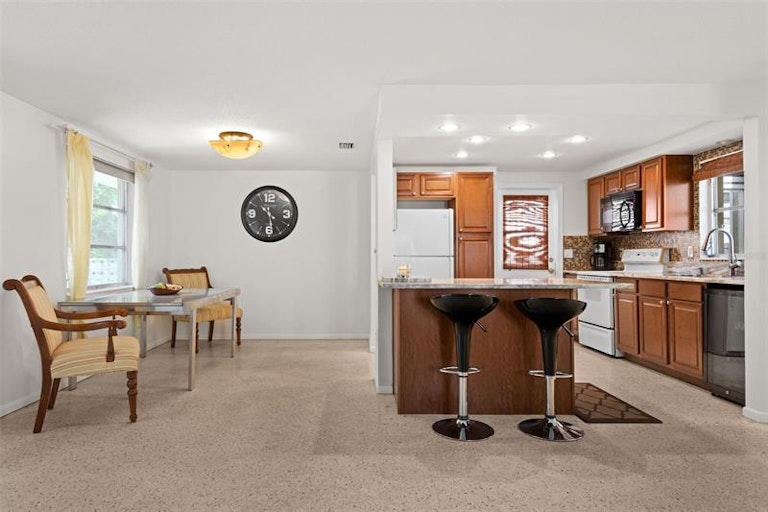Photo 12 of 41 - 2331 Terry Ln, Sarasota, FL 34231