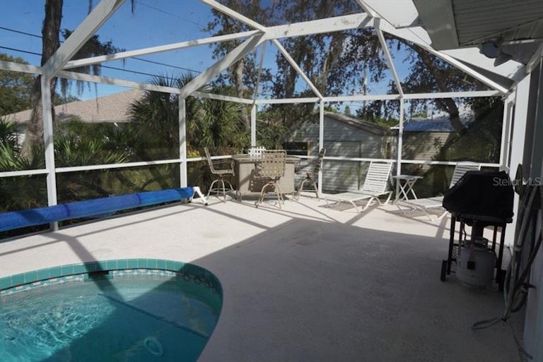 Photo 15 of 25 - 1484 Queen Rd, Venice, FL 34293