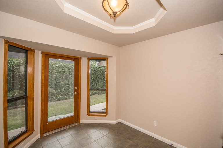 Photo 9 of 30 - 3813 Bond St, Rowlett, TX 75088