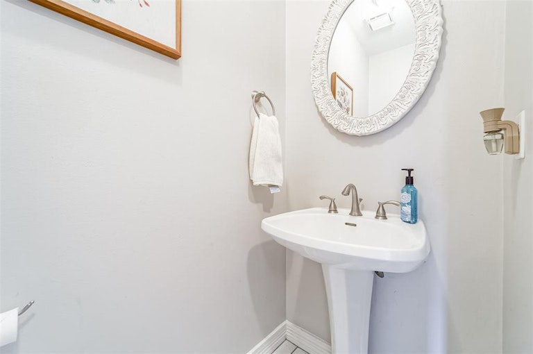 Photo 18 of 40 - 4002 Rock Springs Dr, Kingwood, TX 77345