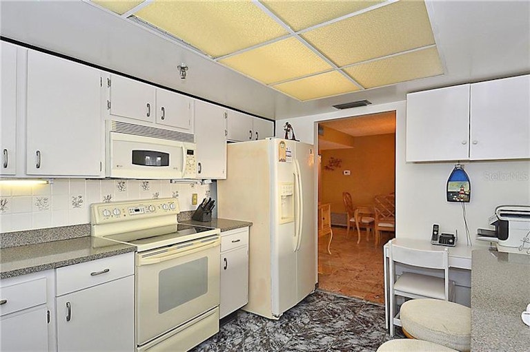 Photo 10 of 22 - 14146 Gulf Blvd #4C, Madeira Beach, FL 33708