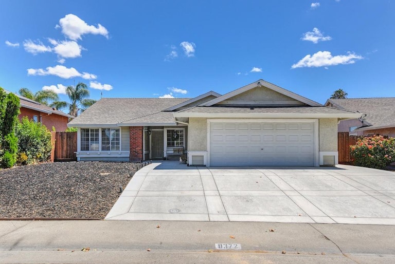 Photo 2 of 40 - 8372 Vintage Park Dr, Sacramento, CA 95828