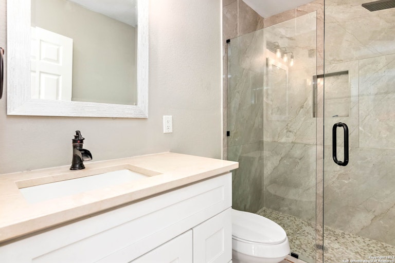 Photo 19 of 24 - 1431 W Summit Ave, San Antonio, TX 78201