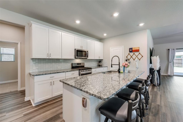 Photo 12 of 40 - 448 Crystal Clear Ln, Princeton, TX 75407