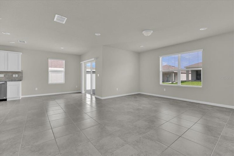 Photo 5 of 23 - 1612 Aspen Ave, Davenport, FL 33837
