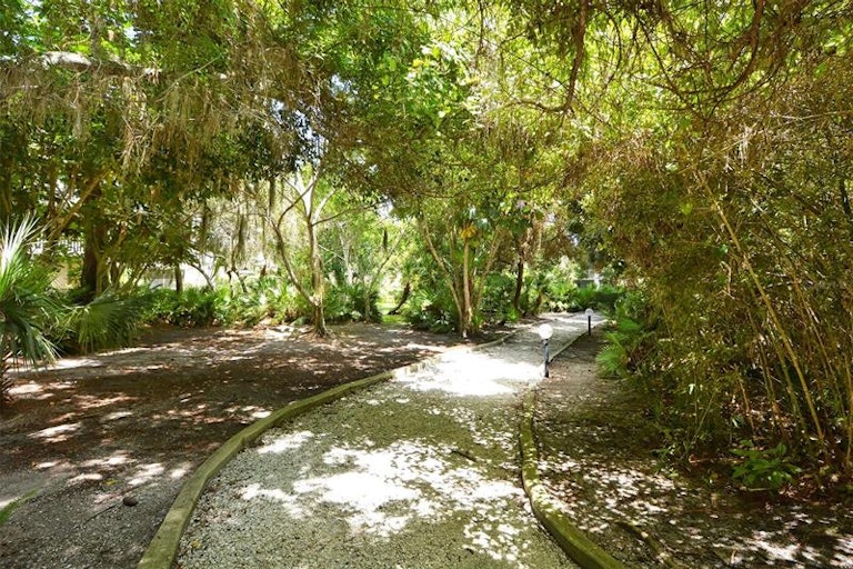 Photo 43 of 77 - 306 Pine Run Dr, Osprey, FL 34229