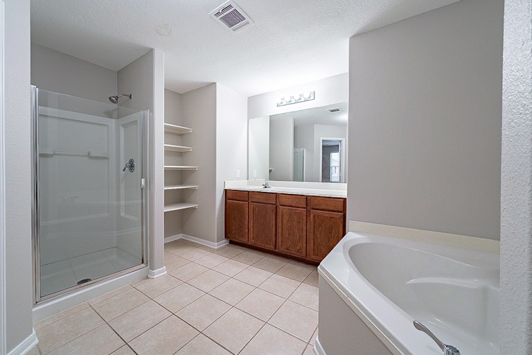Photo 6 of 31 - 28877 San Bernard River Loop, Spring, TX 77386