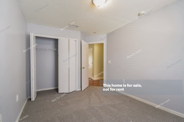 Photo 23 of 30 - 574 Chancellor Dr W, Jacksonville, FL 32225