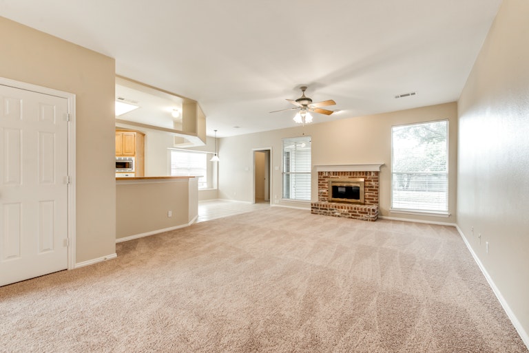 Photo 2 of 28 - 4049 Brazos Dr, Carrollton, TX 75007