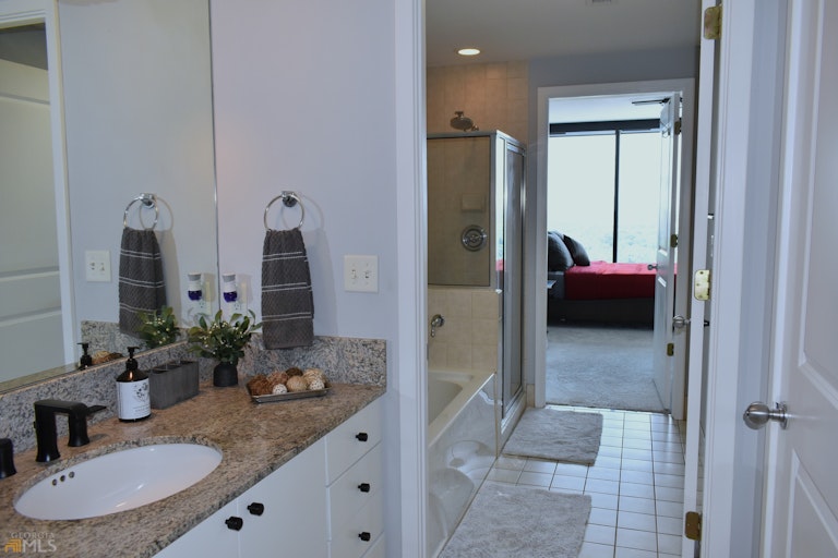 Photo 15 of 44 - 3338 Peachtree Rd NE #2101, Atlanta, GA 30326