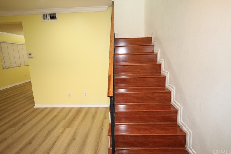 Photo 5 of 18 - 19231 Sherman Way #37, Reseda, CA 91335