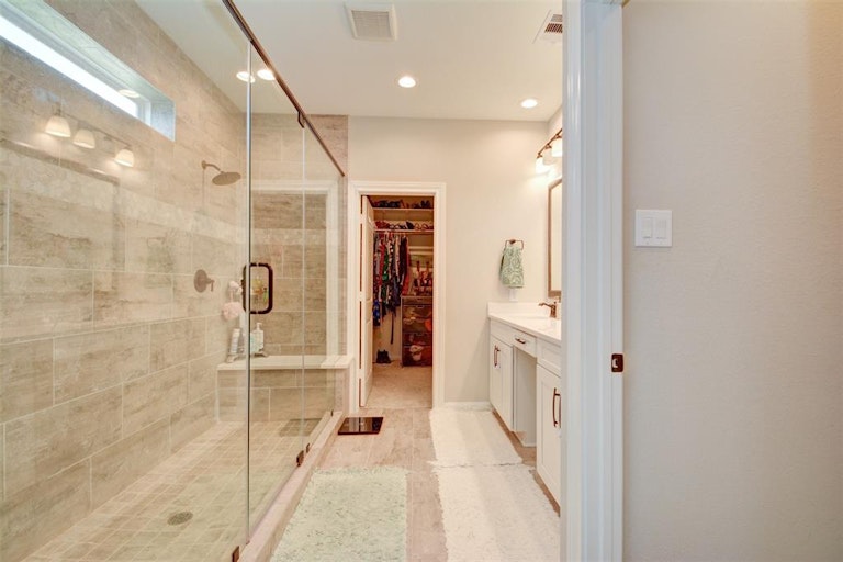 Photo 24 of 33 - 10009 Granary Dr, Houston, TX 77080