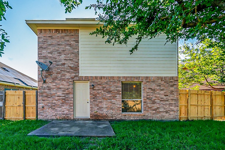 Photo 7 of 22 - 3521 Louise Ln, Balch Springs, TX 75180