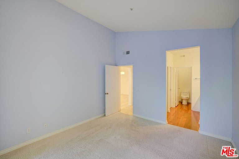 Photo 18 of 23 - 211 Gallery Way, Tustin, CA 92782
