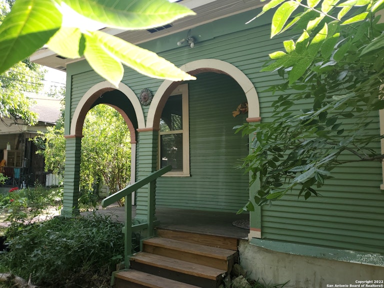 Photo 1 of 15 - 105 Aganier Ave, San Antonio, TX 78212