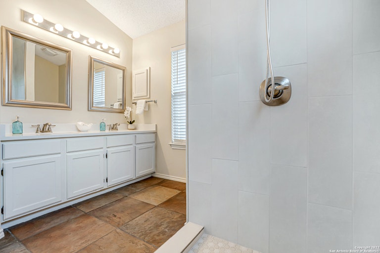 Photo 22 of 35 - 7418 Windbridge, San Antonio, TX 78250