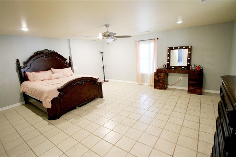 Photo 32 of 39 - 6539 Greenspan Ave, Dallas, TX 75232