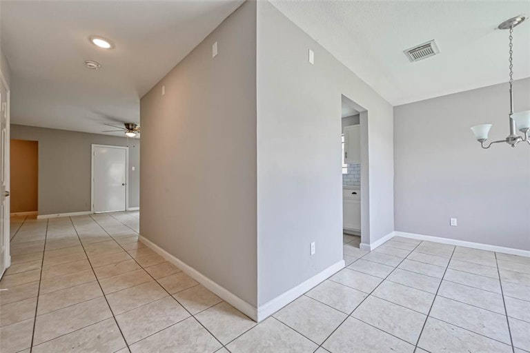 Photo 18 of 32 - 8638 Valley Flag Dr, Houston, TX 77078