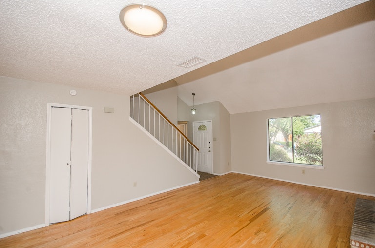 Photo 6 of 30 - 3123 Mayfair Dr, Carrollton, TX 75007