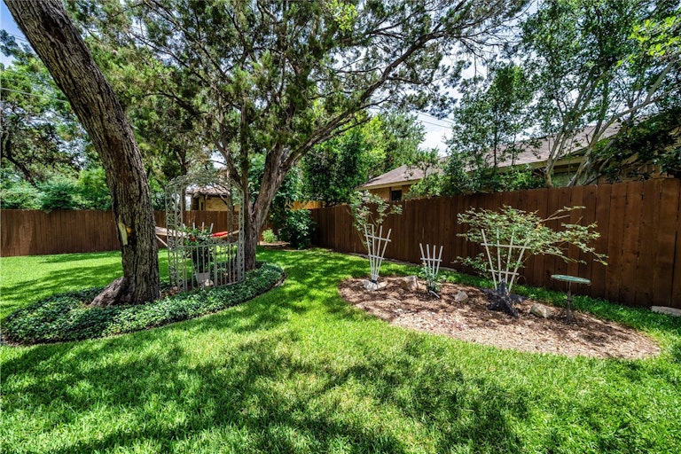 Photo 25 of 37 - 1501 Wilson Heights Dr, Austin, TX 78746
