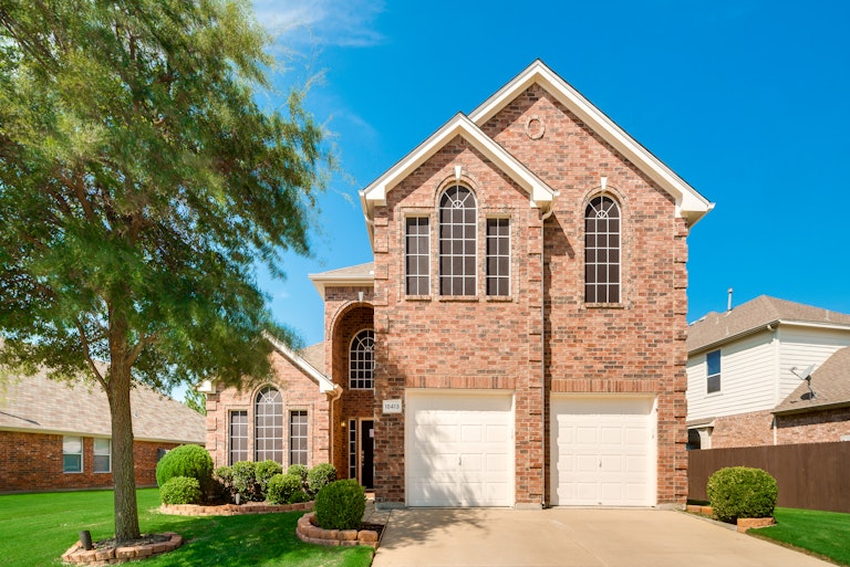 Photo 1 of 34 - 10413 Vintage Dr, Fort Worth, TX 76244