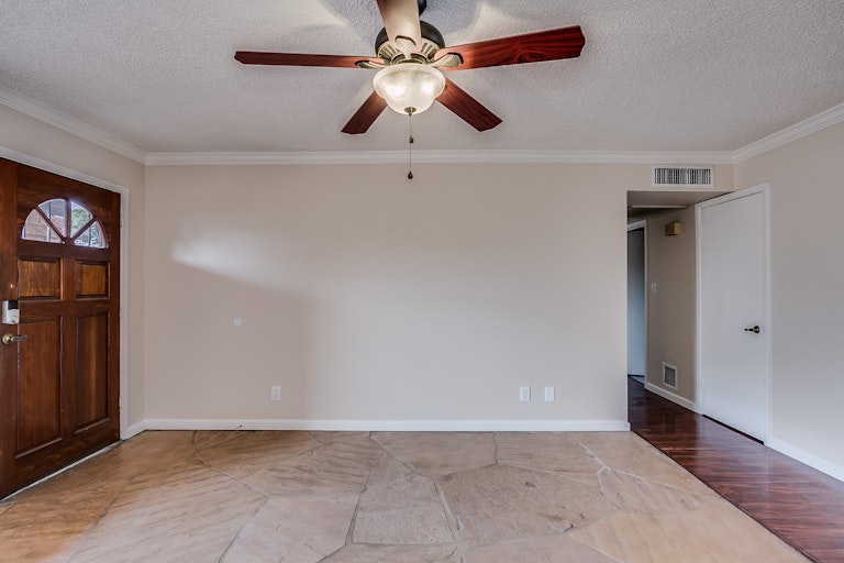 Photo 7 of 31 - 2734 W Charleston Ave, Phoenix, AZ 85053