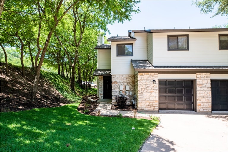 Photo 21 of 32 - 9000 Mountain Ridge Dr, Austin, TX 78759