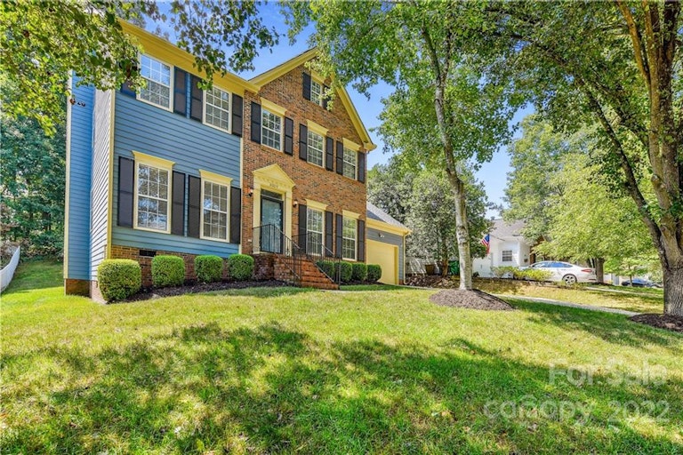 Photo 2 of 36 - 9005 Clifton Meadow Dr, Matthews, NC 28105