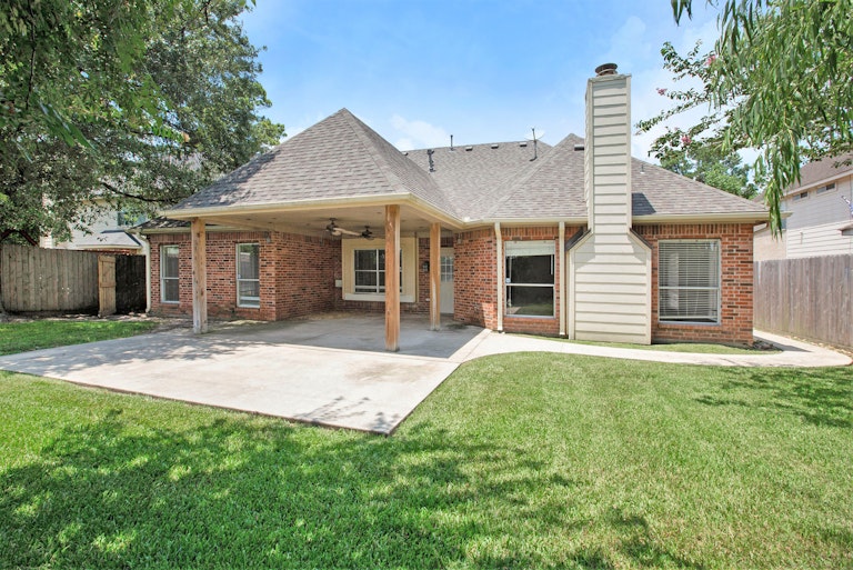 Photo 5 of 17 - 11919 Lakewood Hills Dr, Tomball, TX 77377