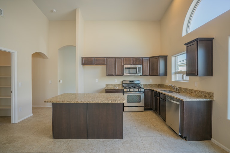 Photo 3 of 28 - 17796 W Charter Oak Rd, Surprise, AZ 85388