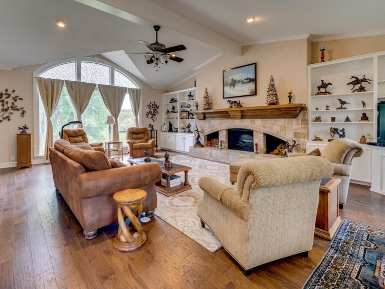 Photo 3 of 40 - 8800 Spring Lake Dr, Austin, TX 78750