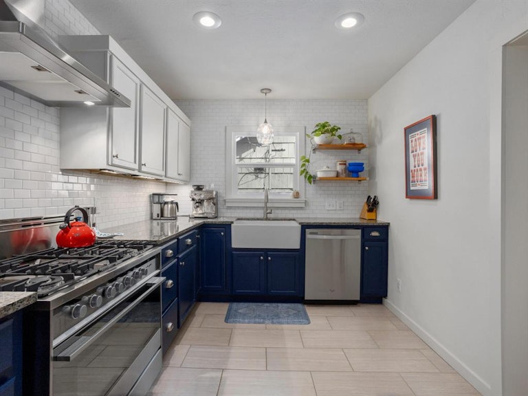 Photo 8 of 33 - 4028 Lovell Ave, Fort Worth, TX 76107