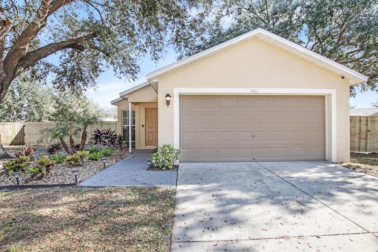 Photo 1 of 17 - 1402 Mohrlake Dr, Brandon, FL 33511