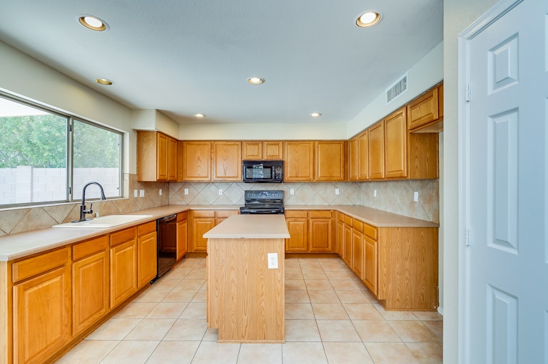 Photo 6 of 22 - 8556 W Purdue Ave, Peoria, AZ 85345