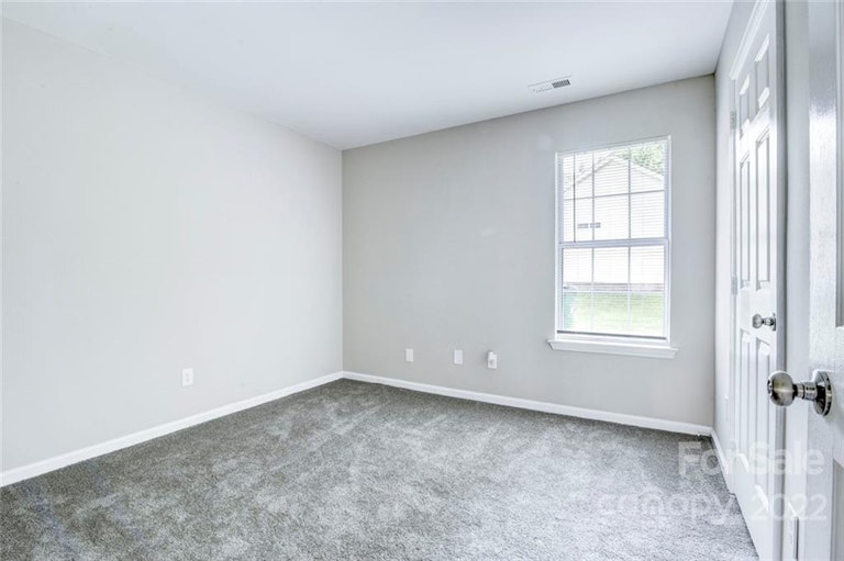 Photo 10 of 18 - 7731 Ivy Hollow Dr, Charlotte, NC 28227