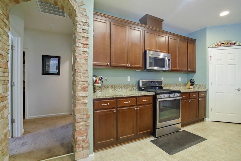 Photo 16 of 39 - 953 Fermoy Way, Galt, CA 95632