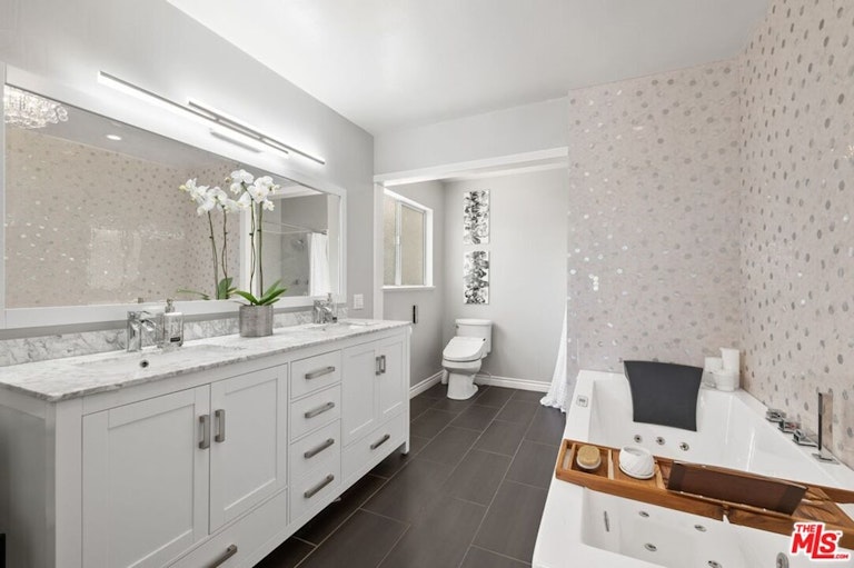 Photo 29 of 37 - 22334 Liberty Bell Rd, Calabasas, CA 91302