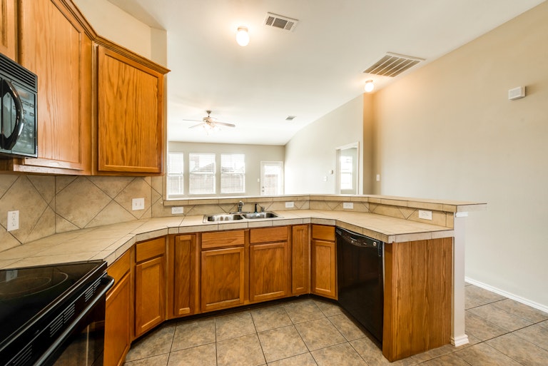 Photo 3 of 26 - 3412 Replay Ln, Little Elm, TX 75068