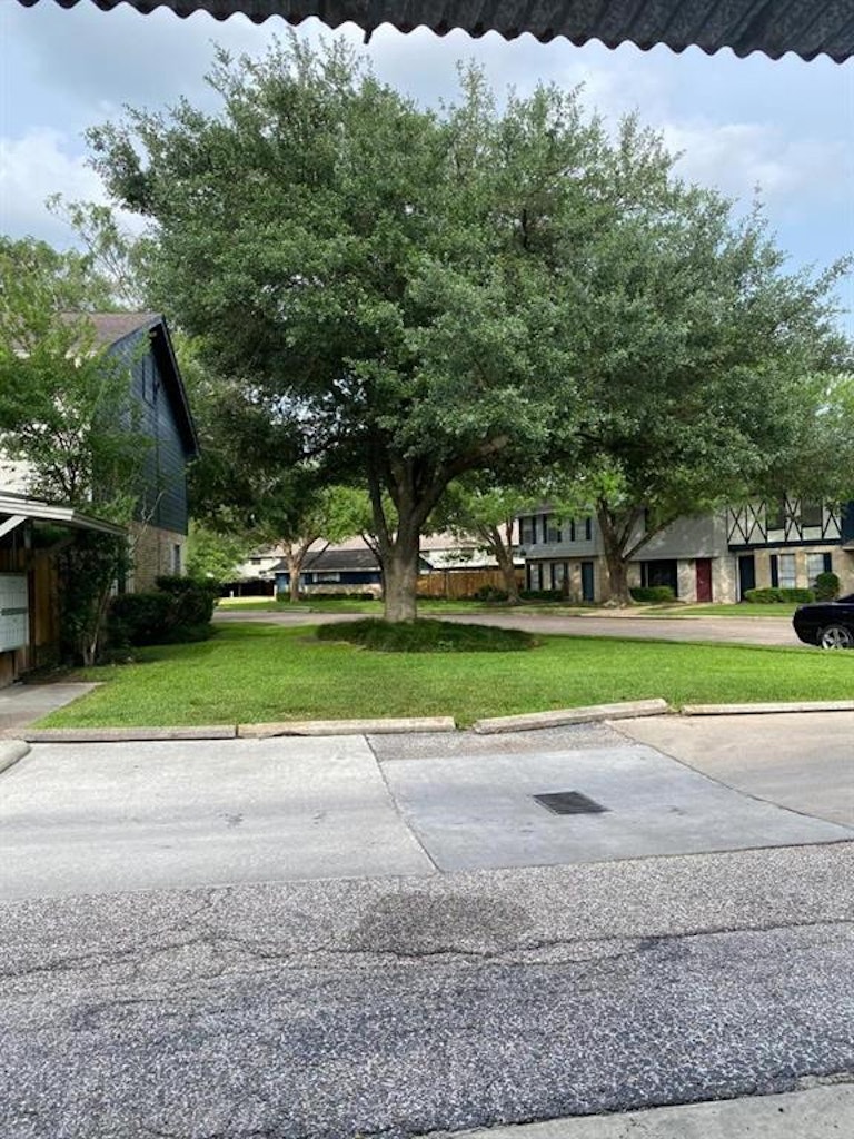 Photo 23 of 23 - 10018 Knoboak Dr #13, Houston, TX 77080