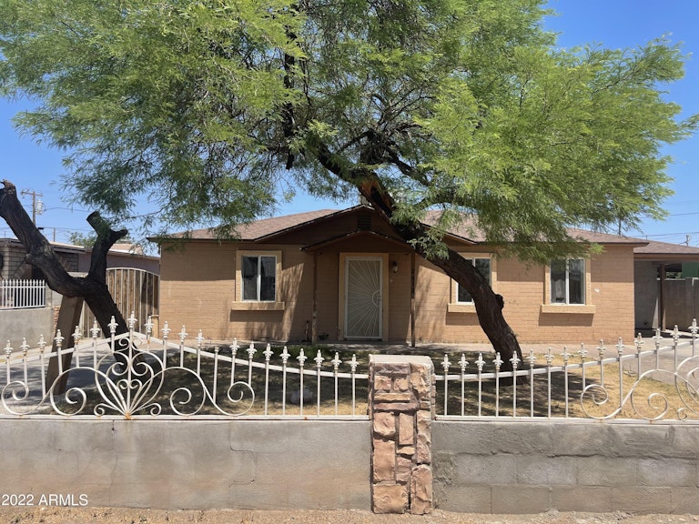 Photo 1 of 20 - 2912 W McKinley St, Phoenix, AZ 85009