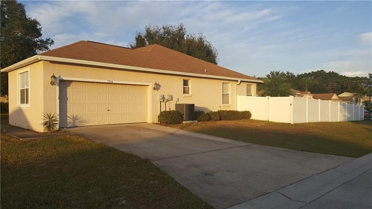 Photo 3 of 23 - 7916 Oak Run Cir, Lakeland, FL 33809