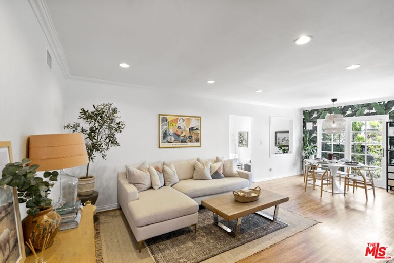 Photo 3 of 33 - 1157 Lake St, Venice, CA 90291