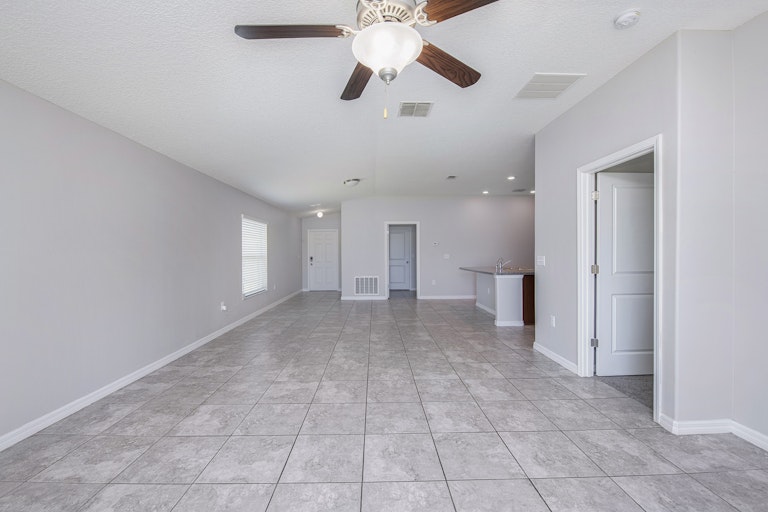Photo 5 of 17 - 325 Cascade Bend Dr, Ruskin, FL 33570